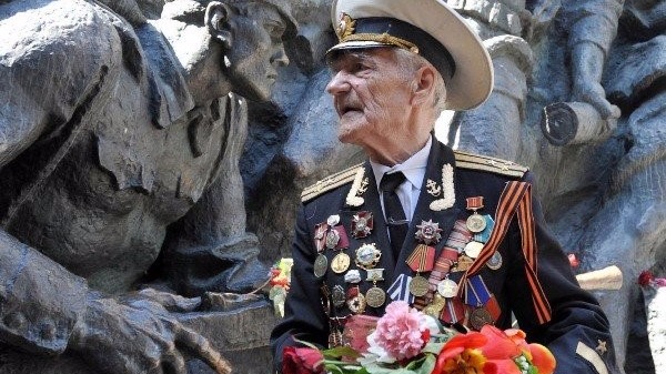 Акция Бессмертный Полк в Кызыле-Кии 2025г